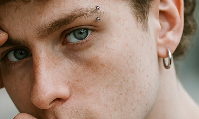 Augenbrauen-Piercingschmuck