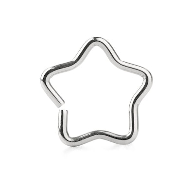 Sterne für das Ohrenpiercing