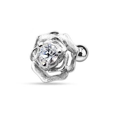Ohrpiercing mit einer Rose und Stein