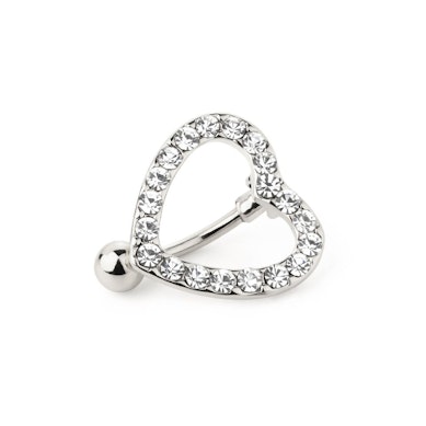 Bauchnabelpiercing mit einem grossen Herz mit Steinkante