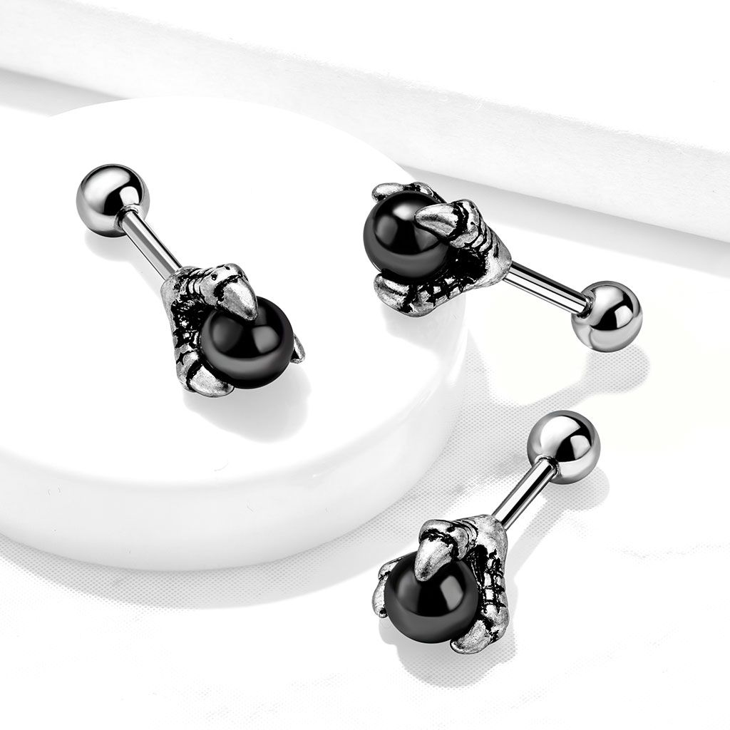 Ohrpiercing mit Kugel in einer Drachenklaue