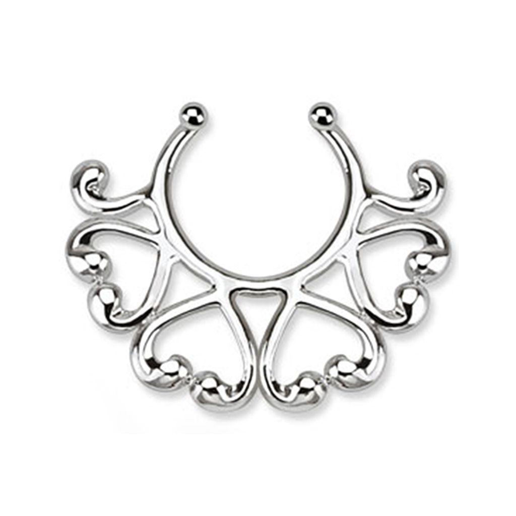 Fake Brustpiercing mit halber Herzkante