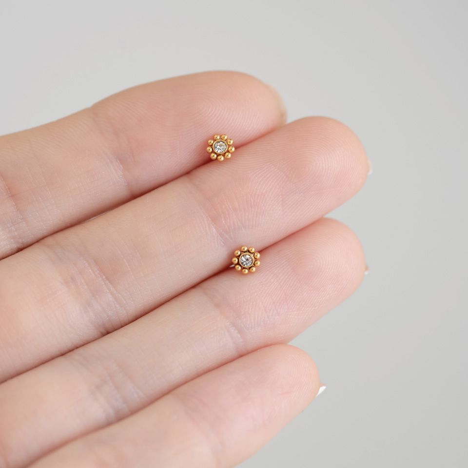 Labret mit Innengewinde und kleinen Kugeln