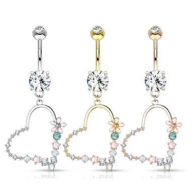 Bauchnabelpiercing mit Blume und Opalitsteinen verziertem Herz.