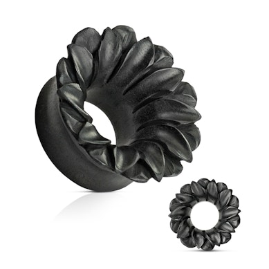 Schwarzer Blumentunnel aus organischen Holz