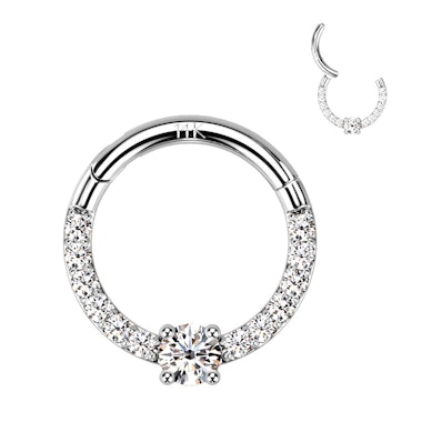Scharnierring aus 14kt. Gold mit gefasster Vorderseite und rundem Mittelstein