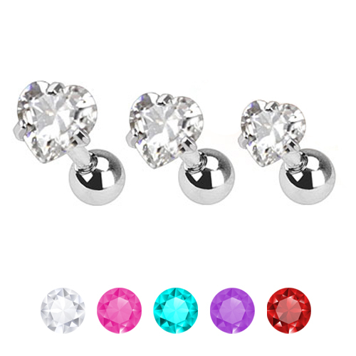 Set aus Ohrpiercings mit einem Herzstein