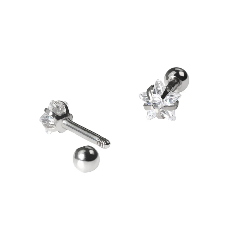 Set aus Ohrpiercings mit einem Sternenstein