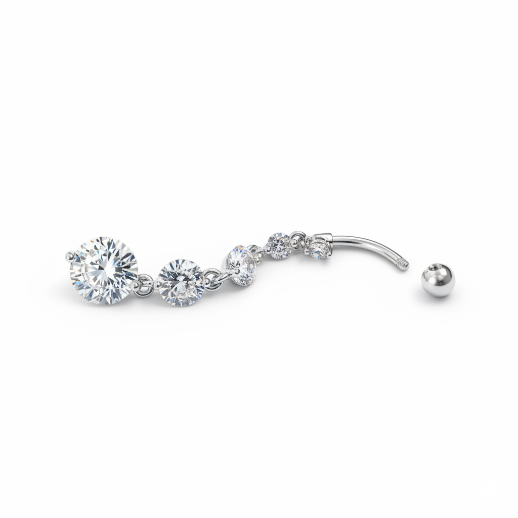 Bauchnabelpiercing mit einem langen Anhänger