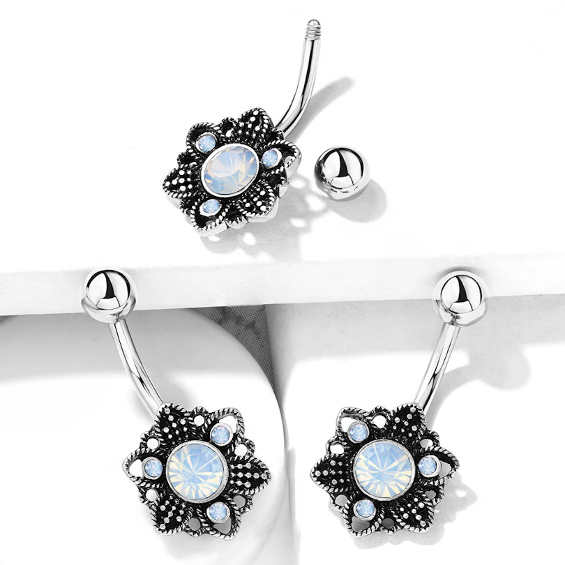 Bauchnabelpiercing mit oxidierter Blume und Opalitsteinen