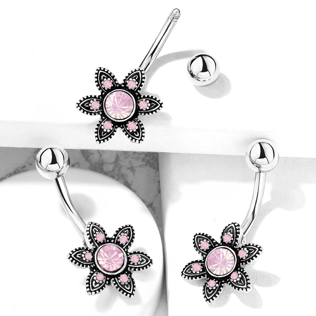 Bauchnabelpiercing mit Blume und runden Opaliten