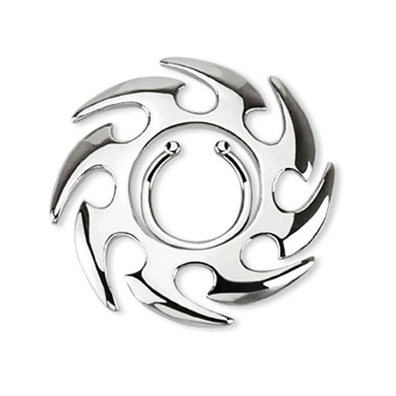 Fake Brustpiercing mit einer Tribal-Sonne