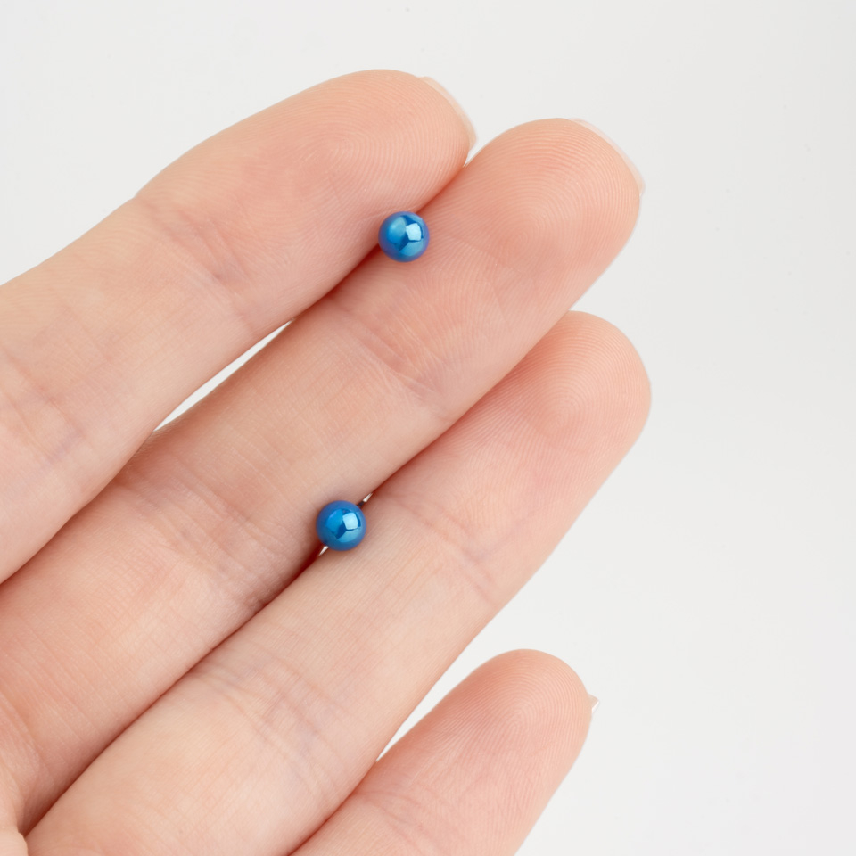 Labret mit metallischer Kugel