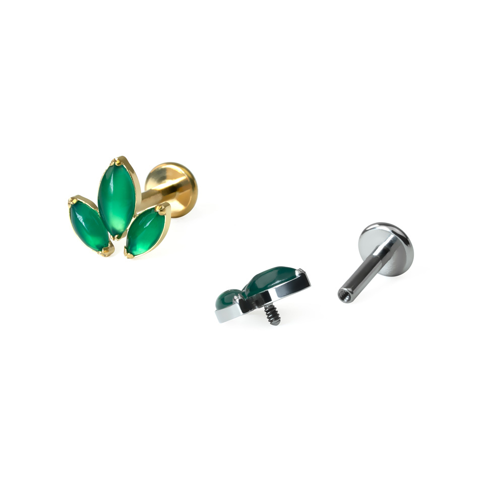 Titan-Labret mit drei marquise-geschliffenen natürlichen Schmucksteinen