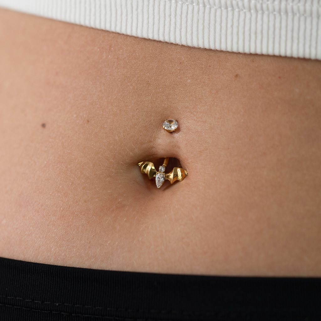 Titan-Bauchnabelring mit Fledermaus