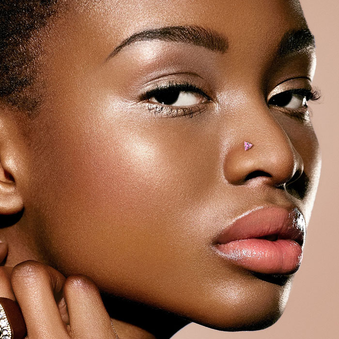 Nasenstecker mit verschiedenen Steindesigns und Farben