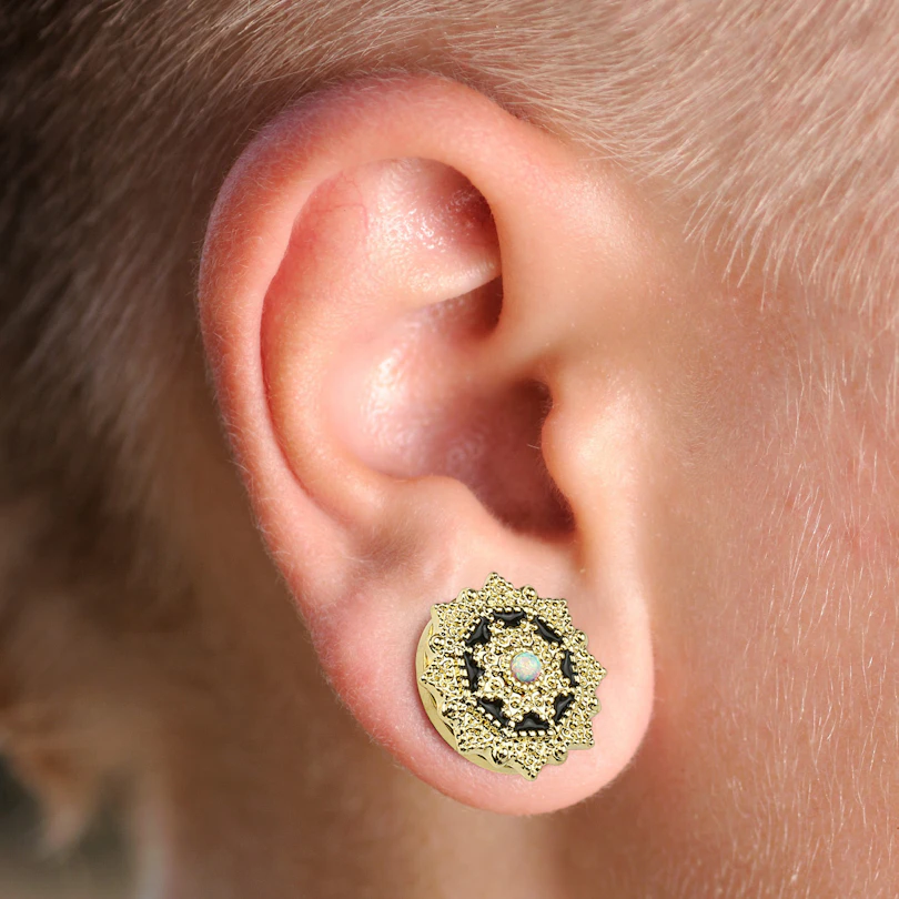 Plug mit detaillierter Front und Opalstein