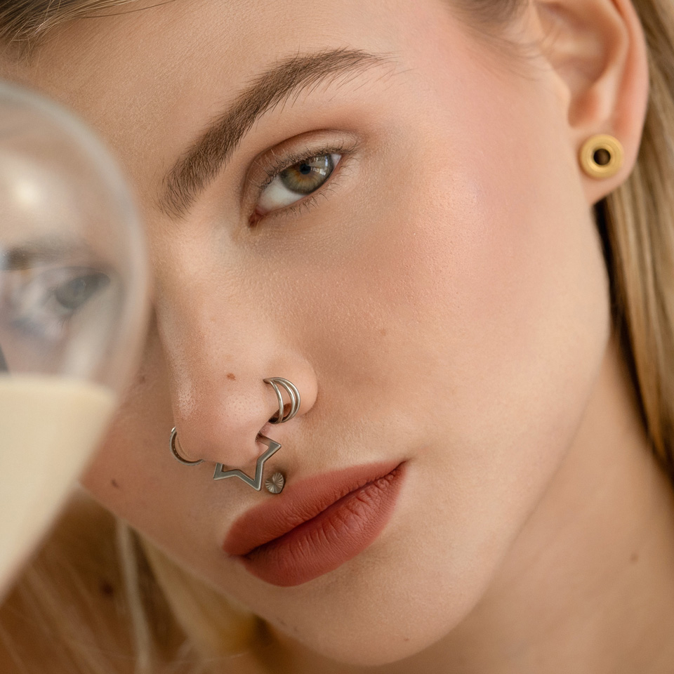 Sternförmiger Titan-Klickerring