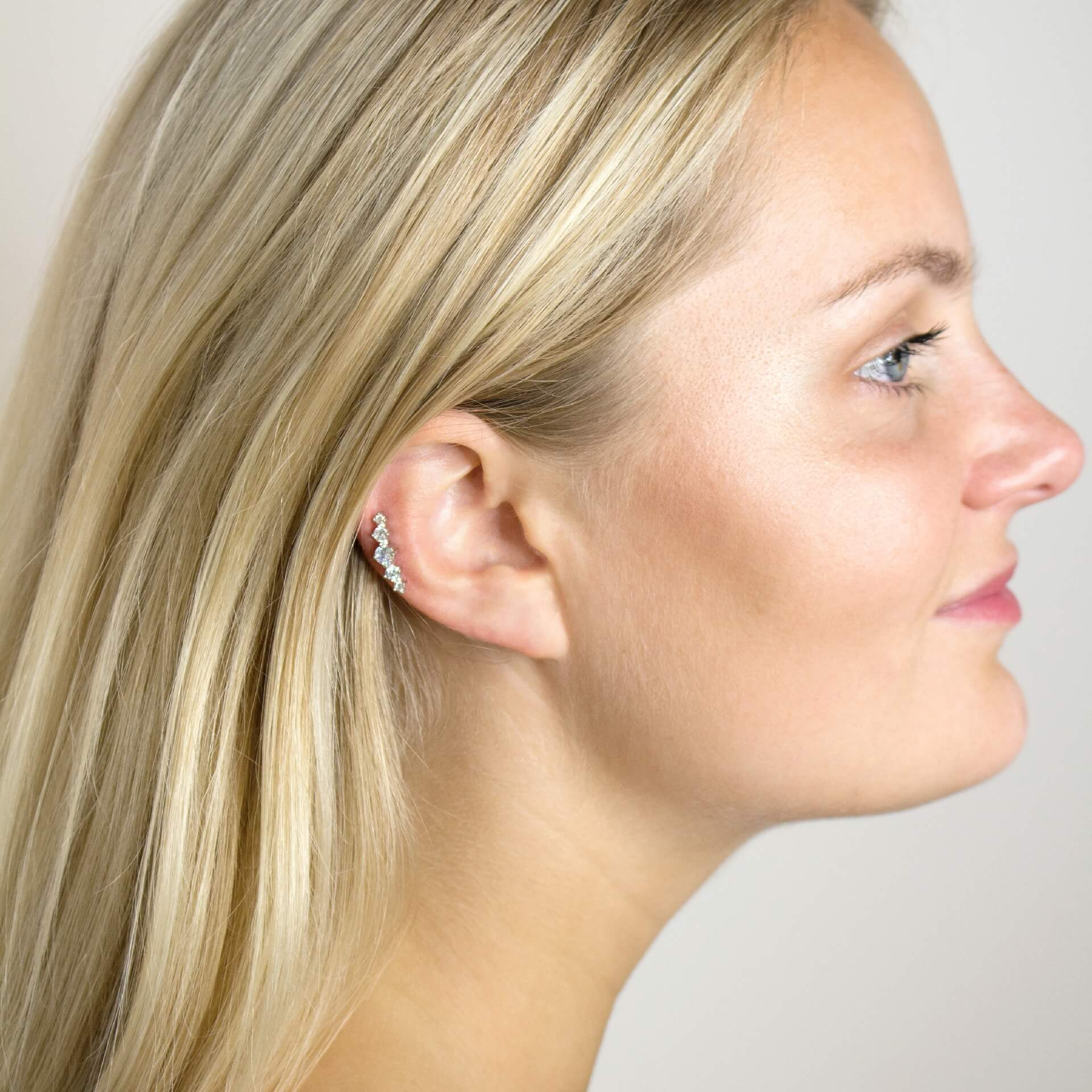 Helixpiercing mit Steinen