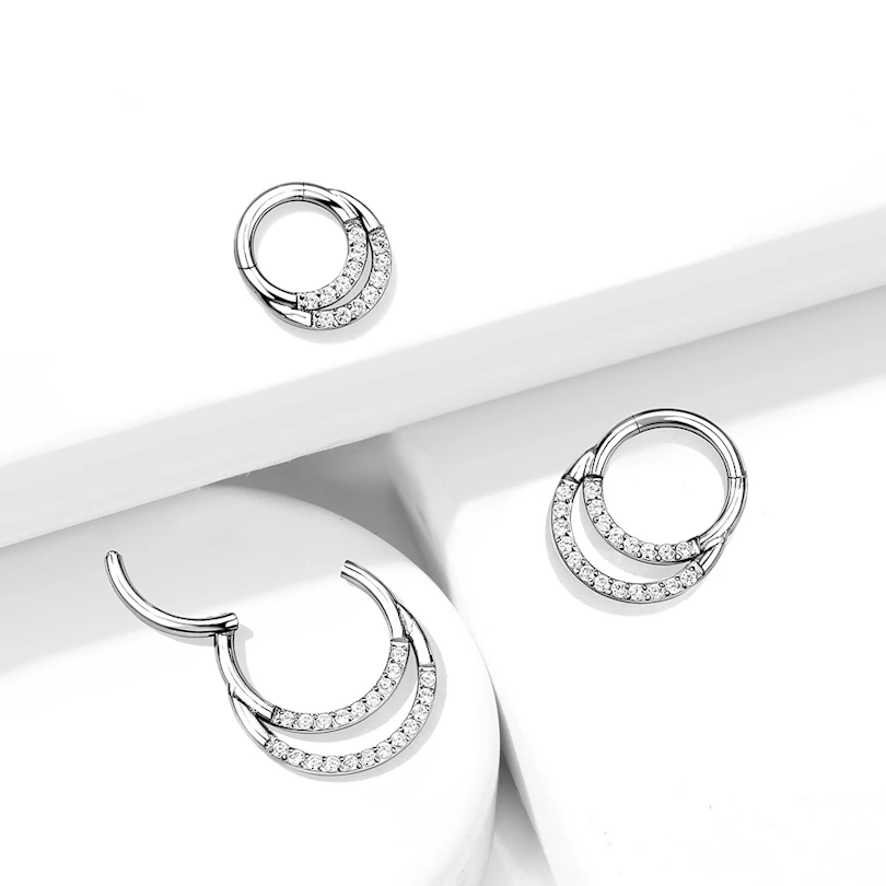 Titanring mit Scharnier und Steinen in zwei Reihen