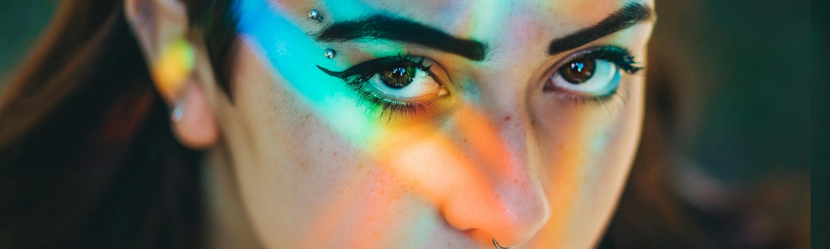 Leitfaden für Augenbrauenpiercings und Ihre Stylingmöglichkeiten Leitfaden für Augenbrauenpiercings und Ihre Stylingmöglichkeiten